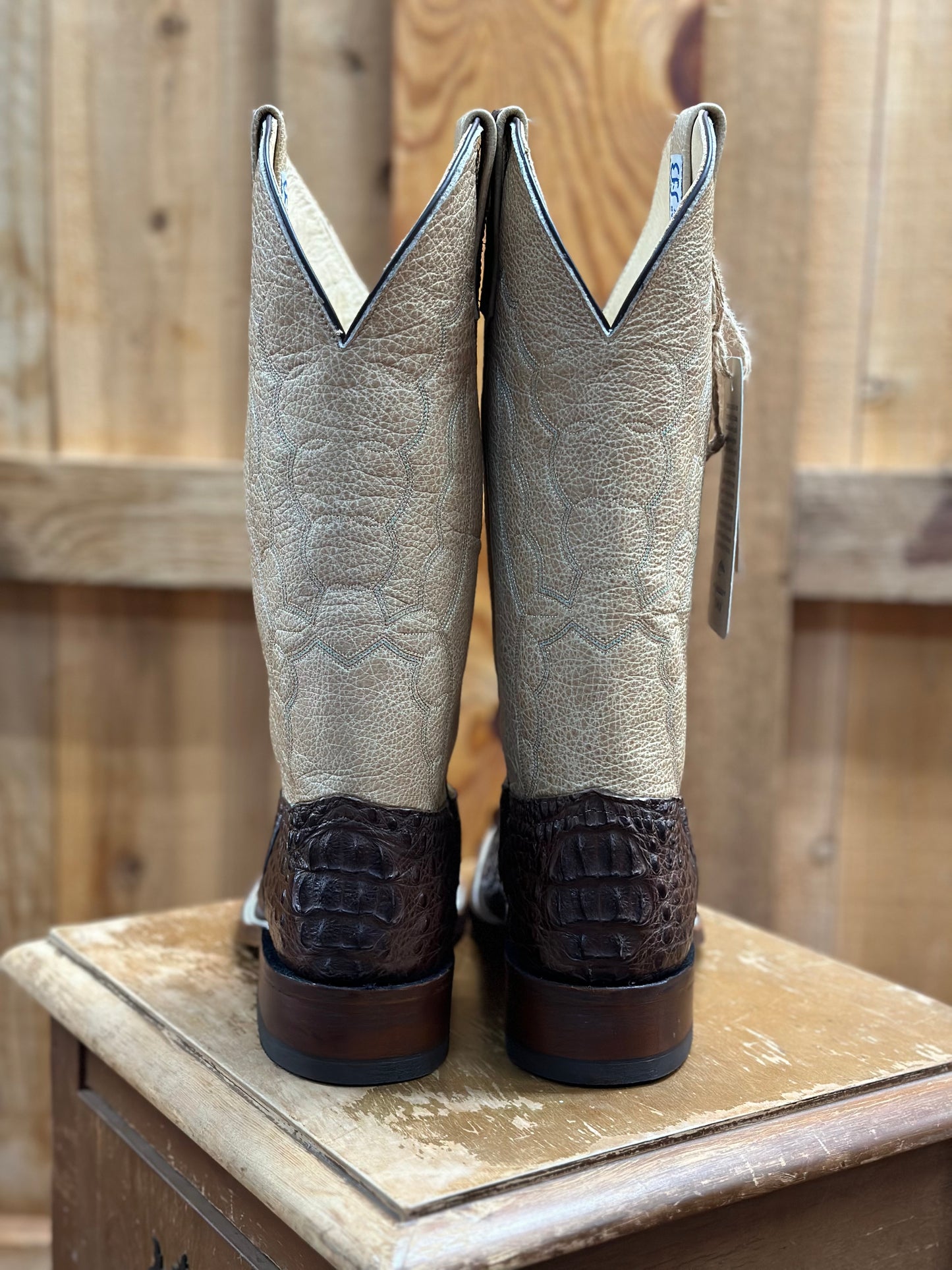 337753 LUX CHOC CAIMAN