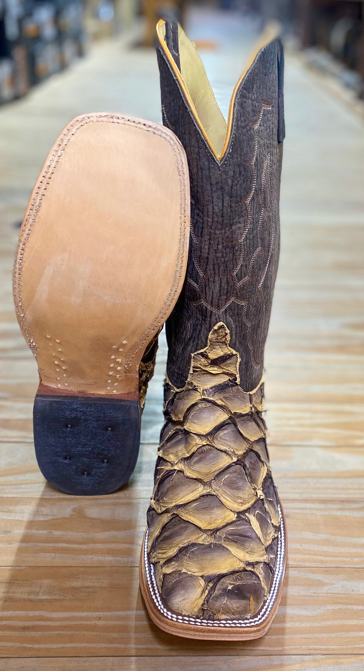 339127 TAN LINES BIG BASS