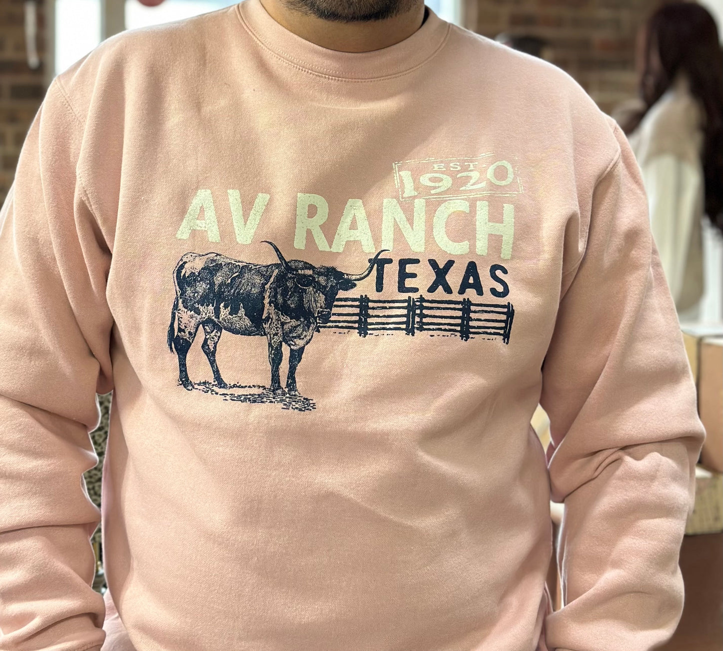 LONGHORN AV CREW NECK